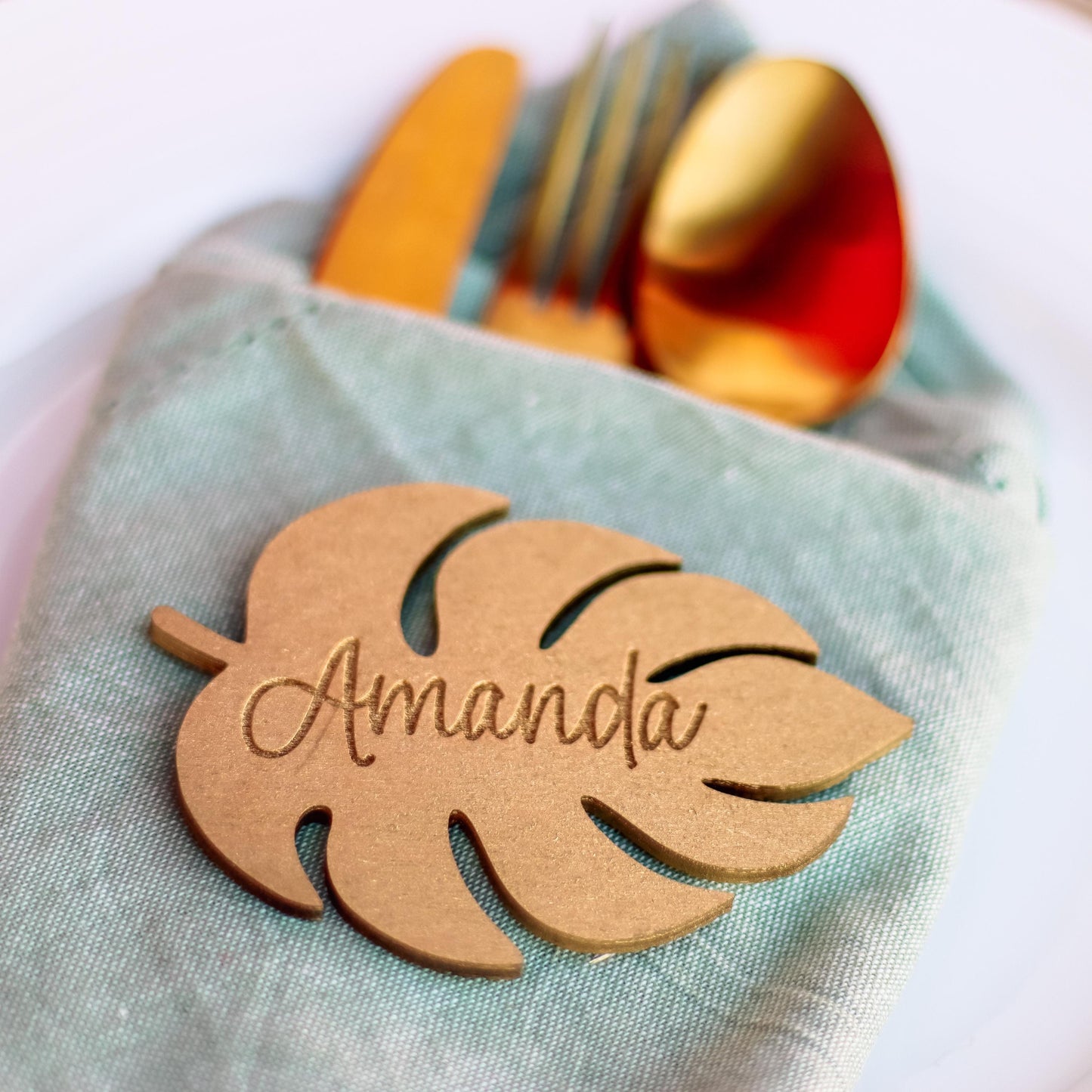 Tropical Wedding Name Place Cards,Monstera Leaf Place Tags,Custom Beach Hawaiian Wedding Decor, Personalized Destination Wedding Place Cards