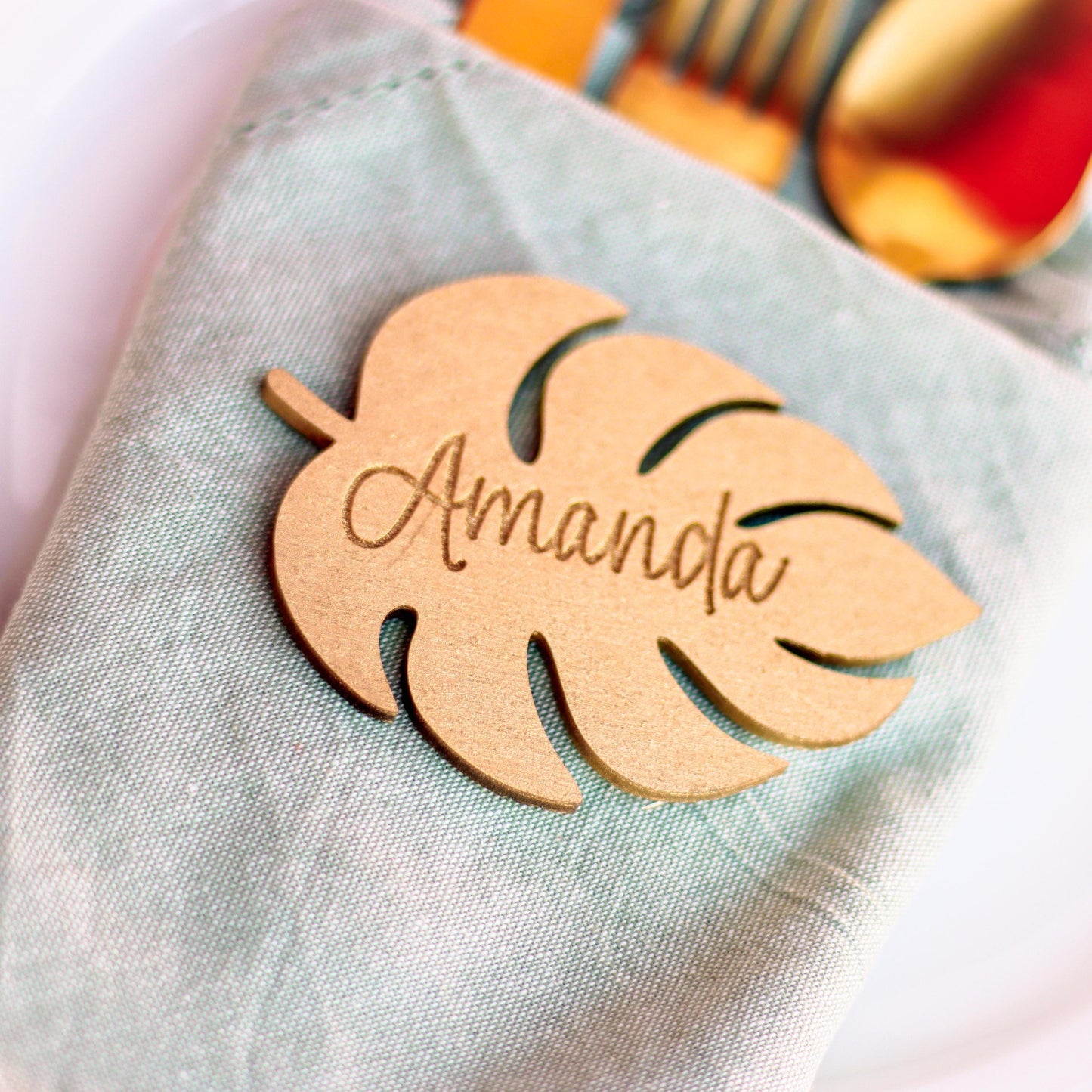 Tropical Wedding Name Place Cards,Monstera Leaf Place Tags,Custom Beach Hawaiian Wedding Decor, Personalized Destination Wedding Place Cards