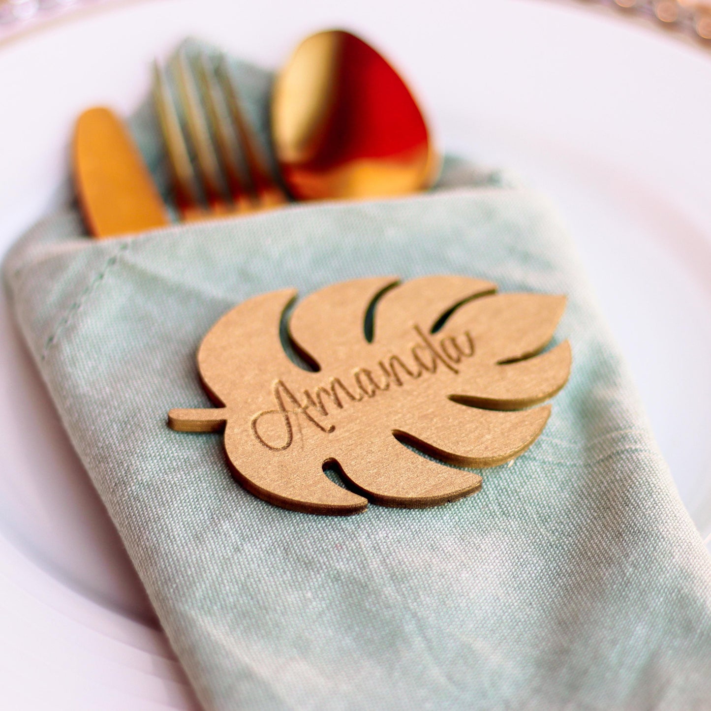 Tropical Wedding Name Place Cards,Monstera Leaf Place Tags,Custom Beach Hawaiian Wedding Decor, Personalized Destination Wedding Place Cards