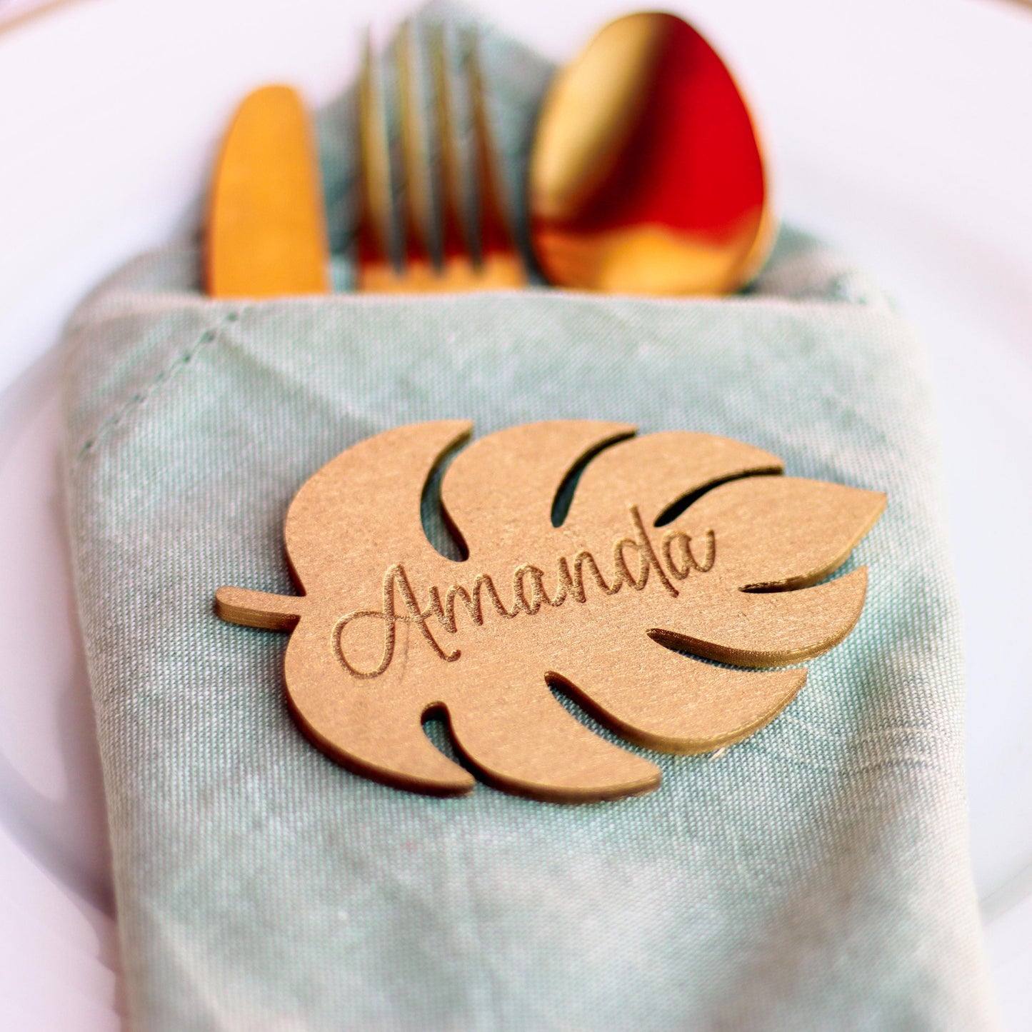 Tropical Wedding Name Place Cards,Monstera Leaf Place Tags,Custom Beach Hawaiian Wedding Decor, Personalized Destination Wedding Place Cards