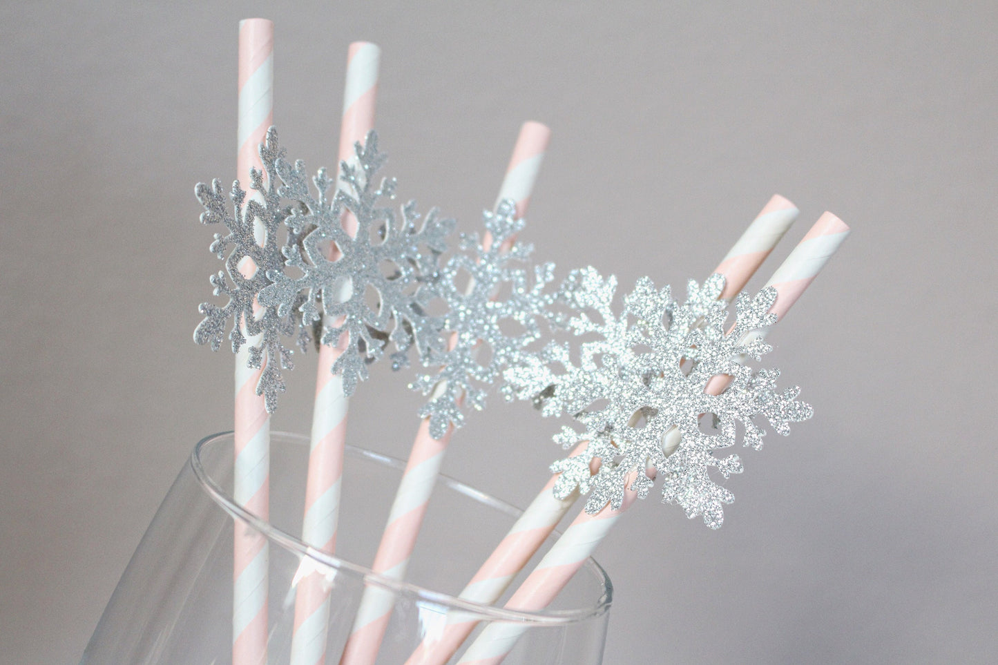 Snowflake Straws, Winter Wonderland Birthday Decorations, Winter Onederland First Birthday, Snowflake Decorations, Pink Snowflake Straws