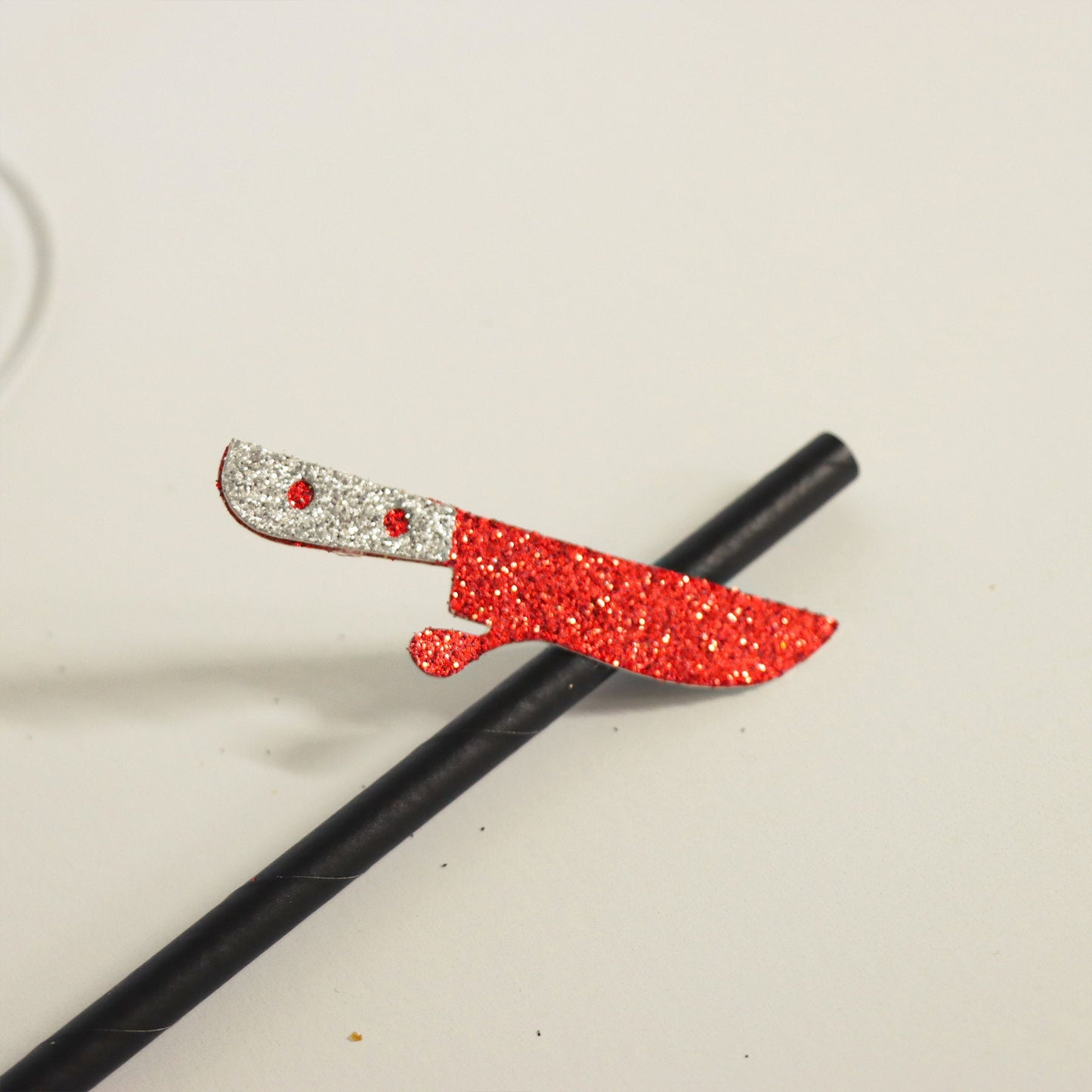 Bloody Knife Paper Straws, Unique Barware for Halloween Birthday, Fun Party Decorations, Ideal Gift for Horror Movie Fans